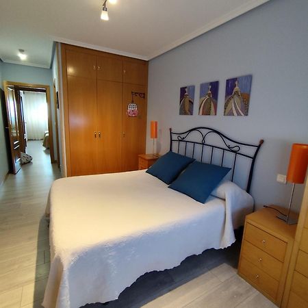 Apartamento De Tres Dormitorios Con Garaje Y Todos Los Servicios Cerca Бургос Экстерьер фото