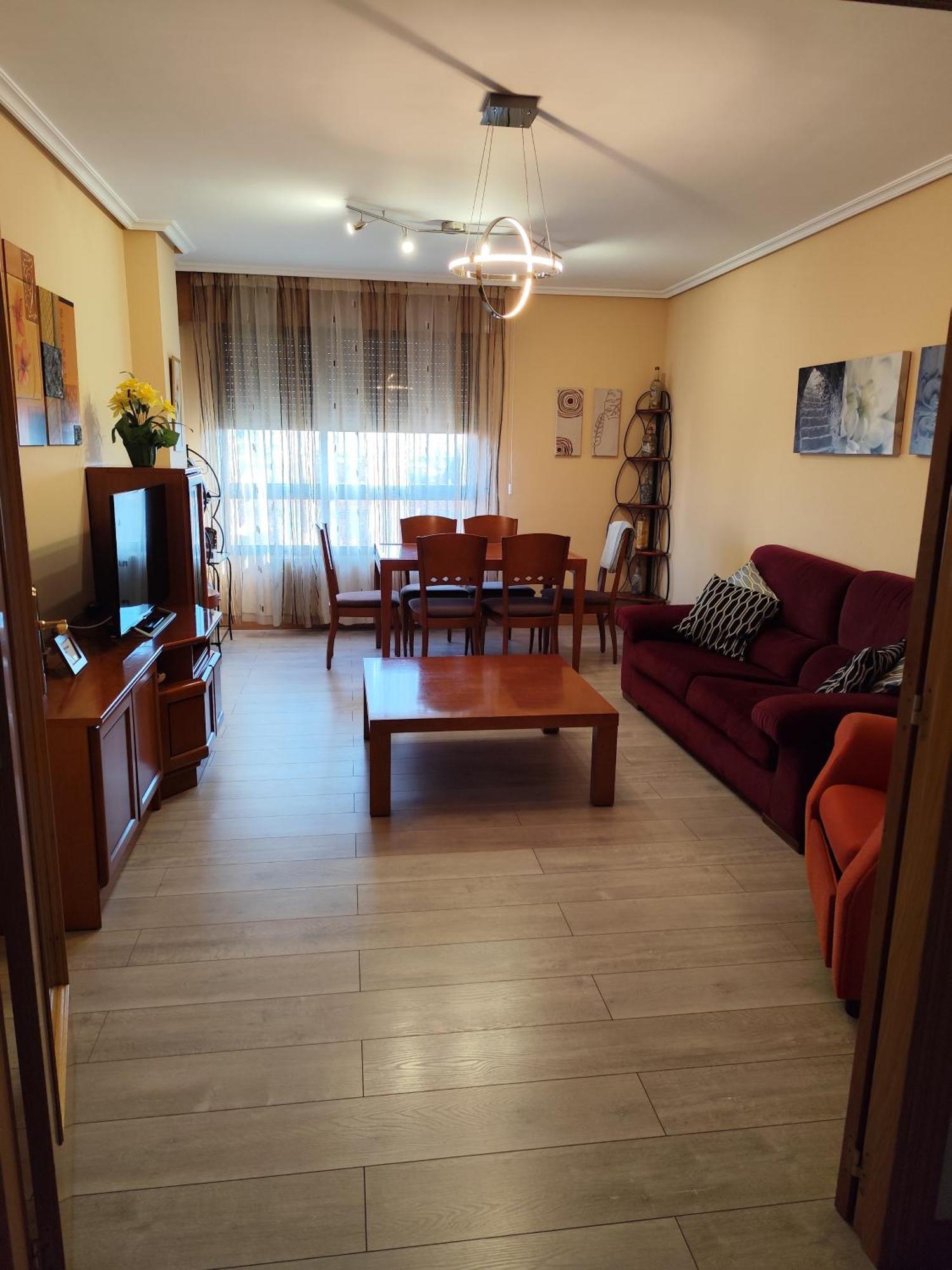 Apartamento De Tres Dormitorios Con Garaje Y Todos Los Servicios Cerca Бургос Экстерьер фото
